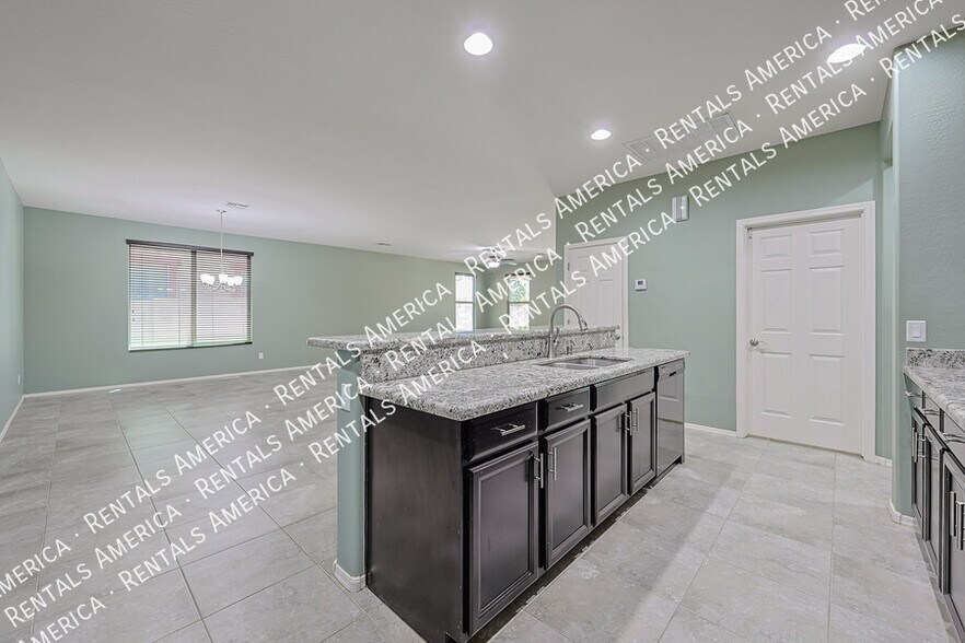 Building Photo - 15611 W Westview Dr