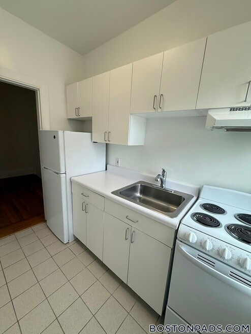Building Photo - 1539 Beacon St