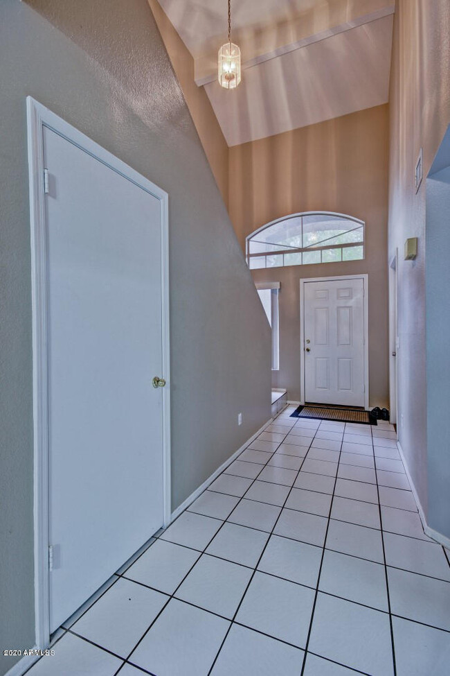 Building Photo - 7631 W Cinnabar Ave