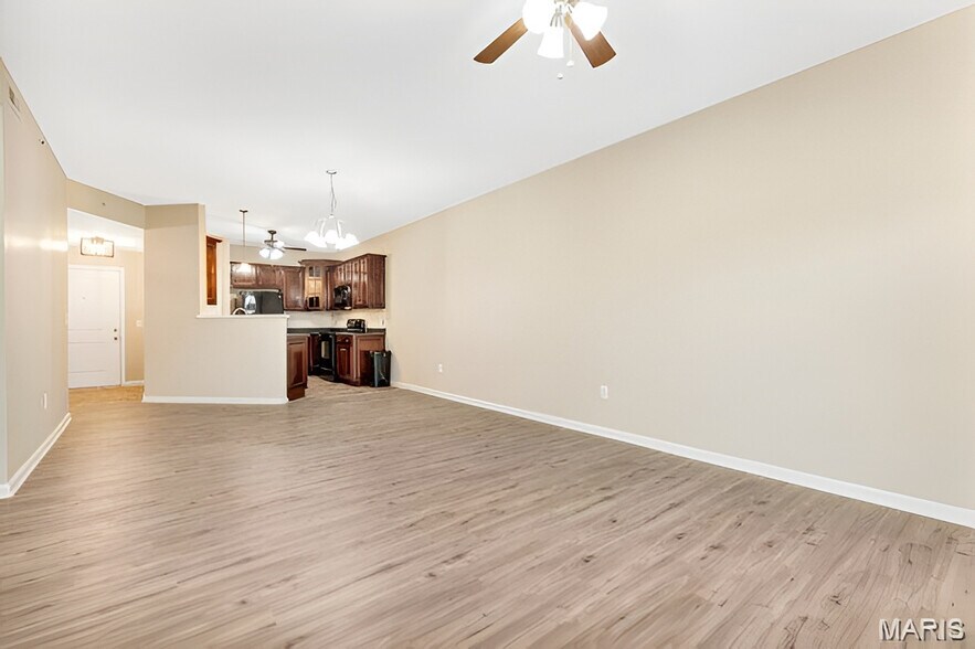 Building Photo - 115 Saint James Ct
