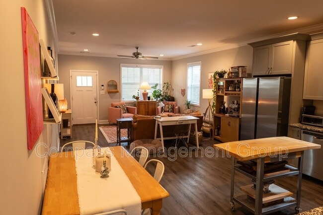 Building Photo - 933 E Churchwell Ave