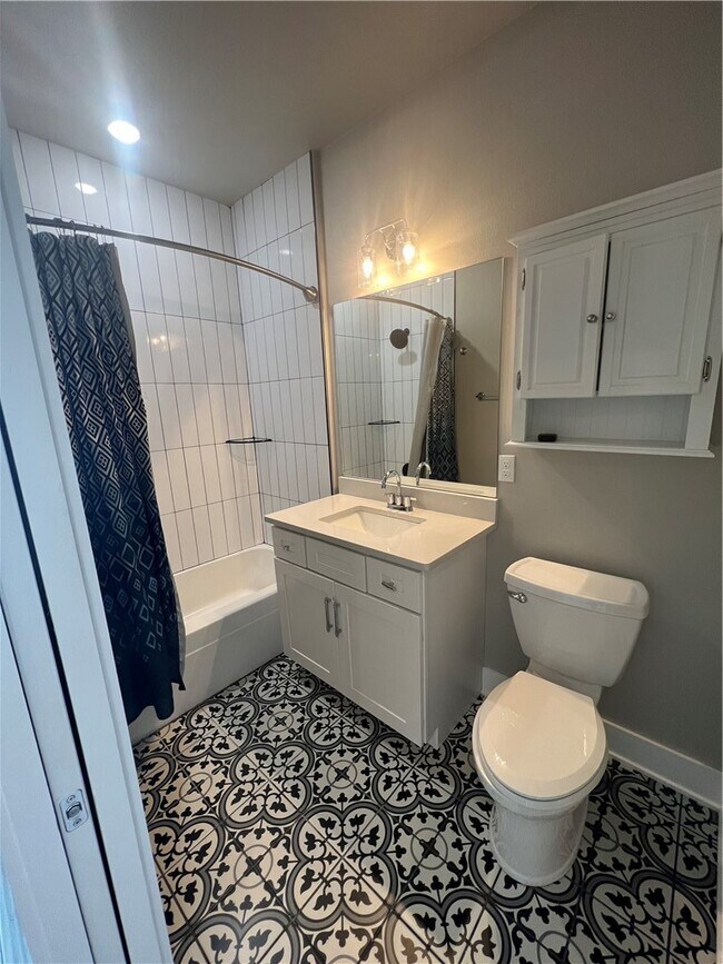 Building Photo - 1390 S Duncan Ave