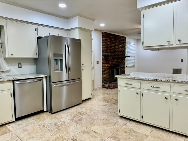 Building Photo - Nice 4BR Home in Perfect Location