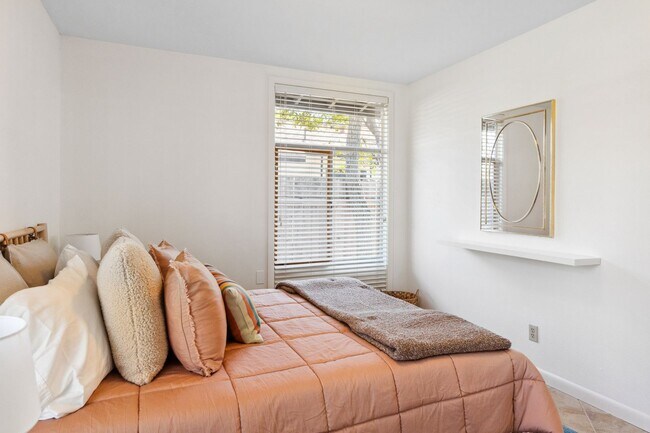 Building Photo - Centrally Located - Minutes from Dell Children's Hospital