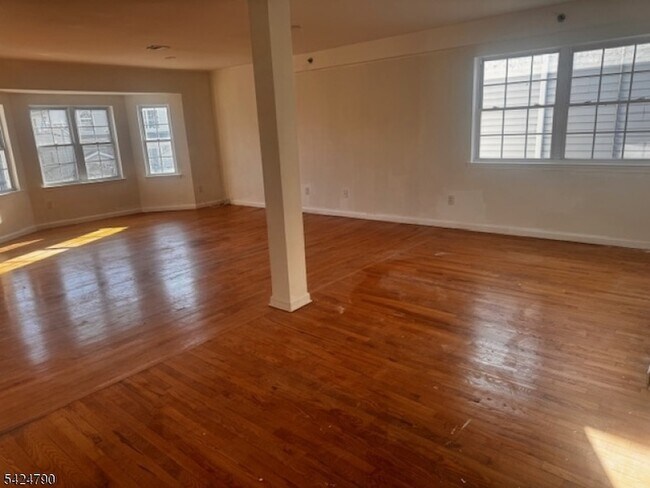 Building Photo - 81-83 Hawthorne Avenue Unit 3