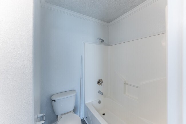 Building Photo - 151 Varsity Dr