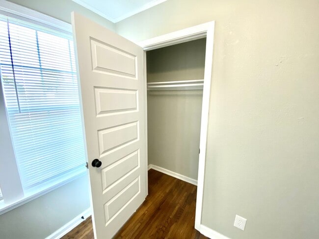 Building Photo - Charming Jenks Home with Vintage Character...