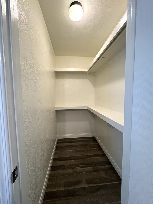 Building Photo - CORNER LOT 3 BEDROOM PLUS DEN WITH FIREPLACE AND LARGE YARD