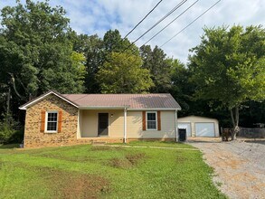 Building Photo - Great Location! 3Bd/2Ba Remodeled Home on ...