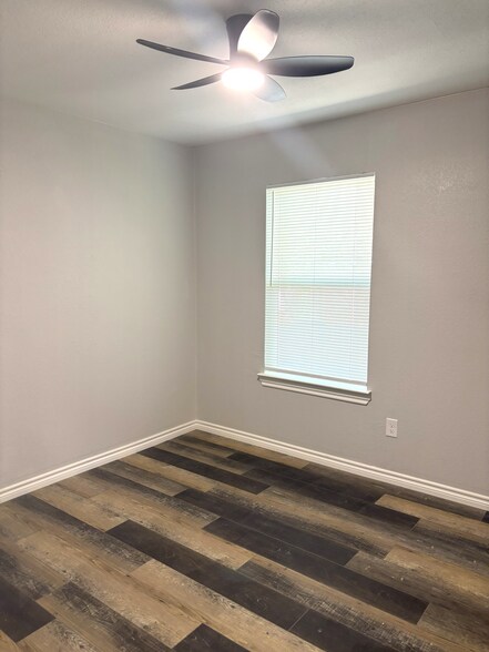 Building Photo - 5609 Fernander Dr