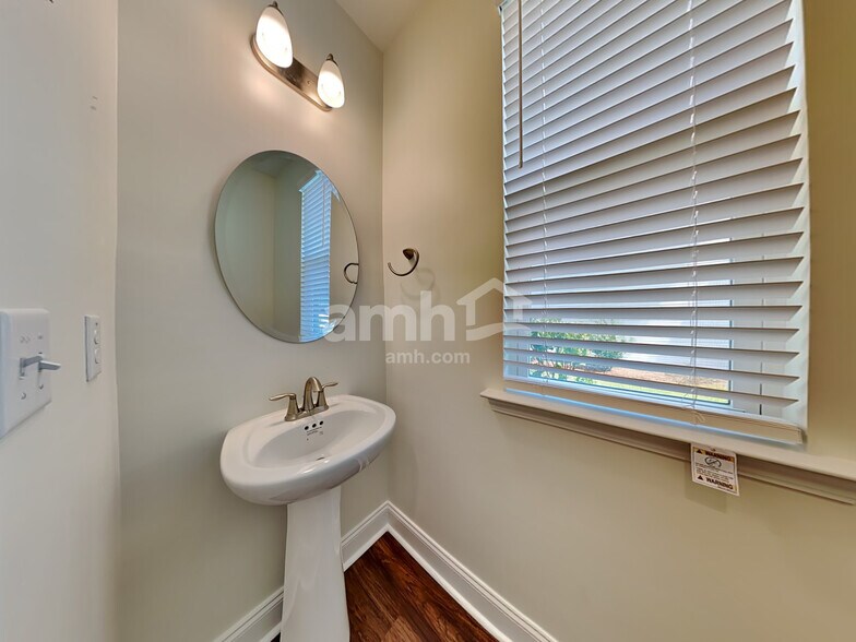 Building Photo - 288 Bering Ln