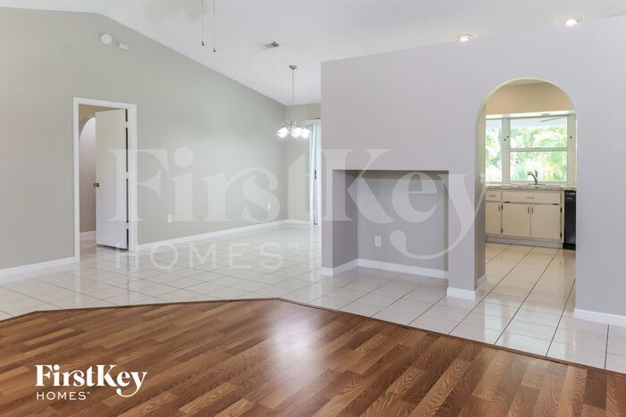 Building Photo - 3265 SW Escarole St