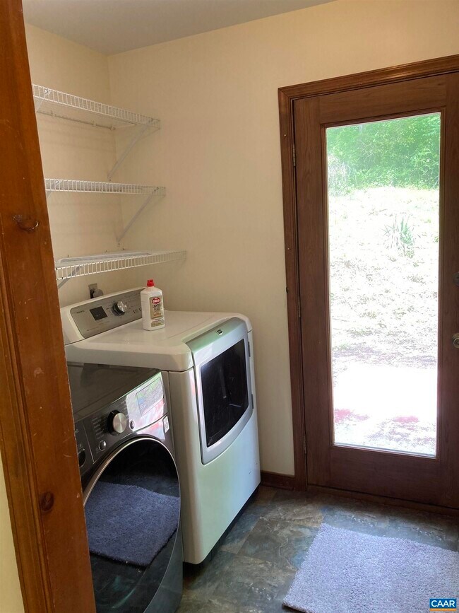 Building Photo - 14150 James River Rd