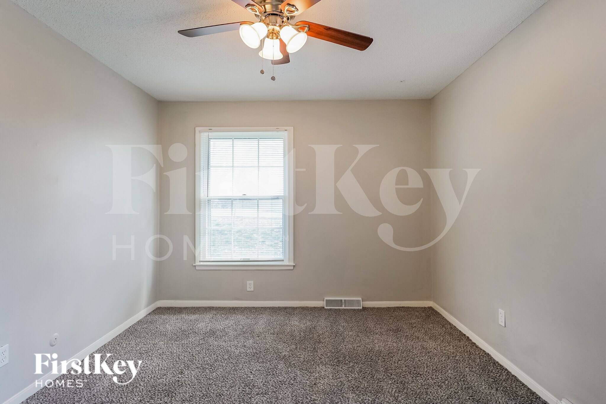 Building Photo - 10040 NW Blum Rd