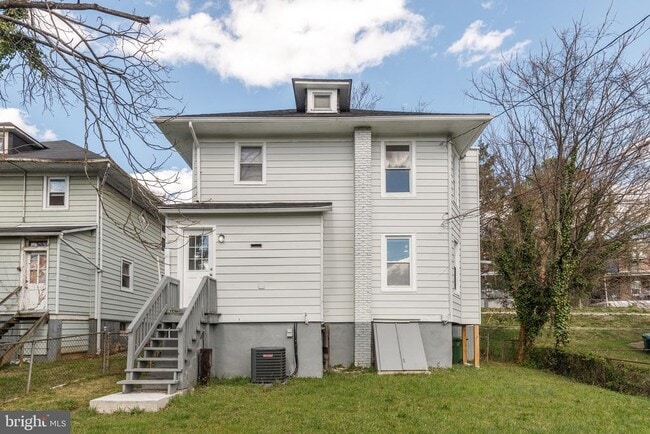 Building Photo - 2805 Hamilton Ave