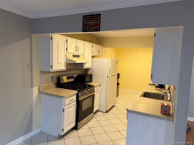 Building Photo - 40 New Holland Village