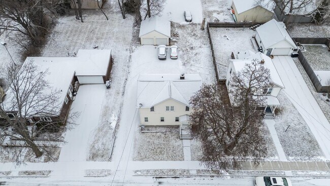 Building Photo - 417 Caroline St