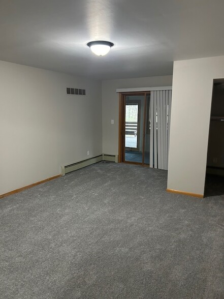 Building Photo - 6050 OH-14