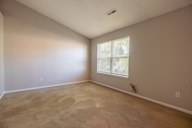 Building Photo - 484-486 Applegate Ln