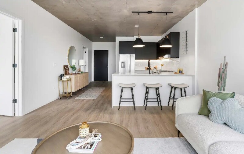 Building Photo - 219 N Elizabeth St