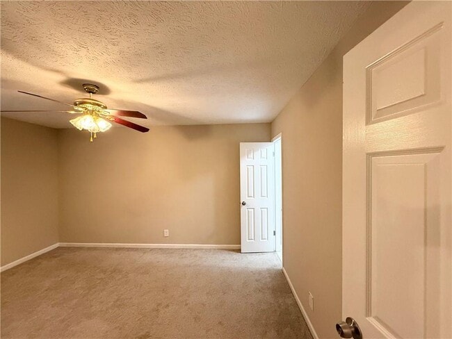 Building Photo - 1050 Mathews Ct