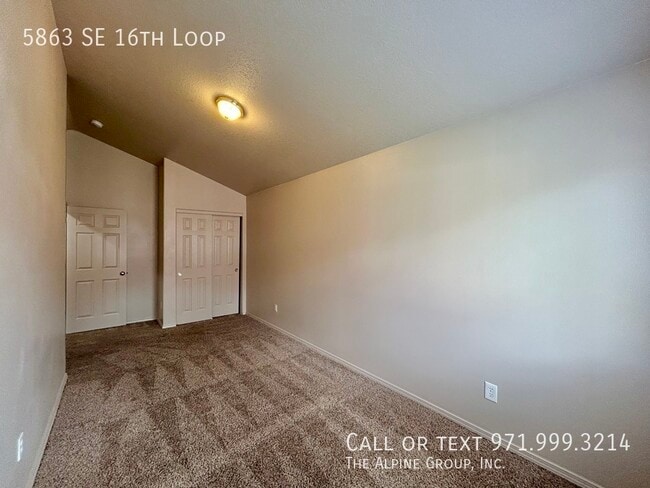 Building Photo - 5863 SE 16th Loop