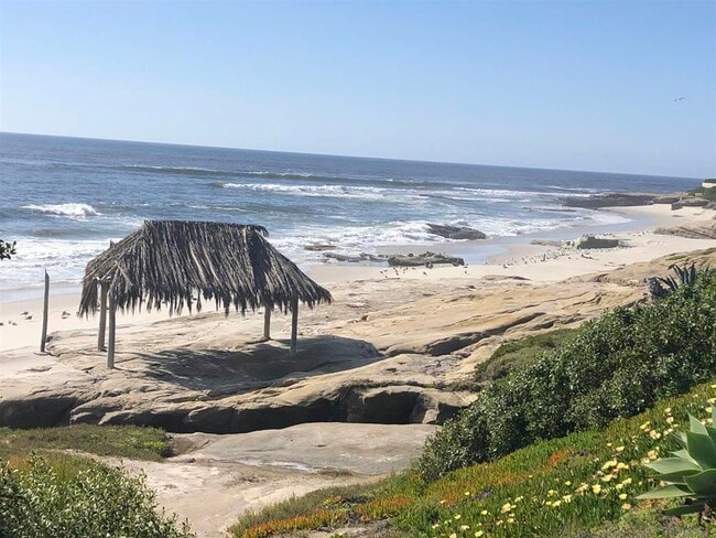 Building Photo - 6455 La Jolla Blvd