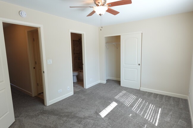 Building Photo - 116 Colonial Pkwy