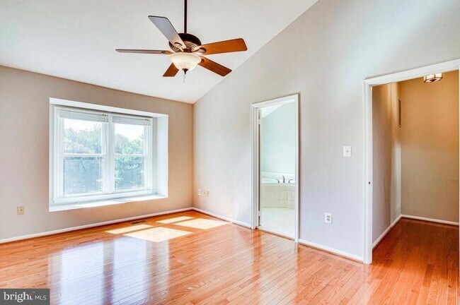 Building Photo - 14015 Red River Dr