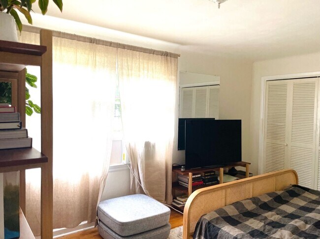 Building Photo - 4915 Lake Washington Blvd S