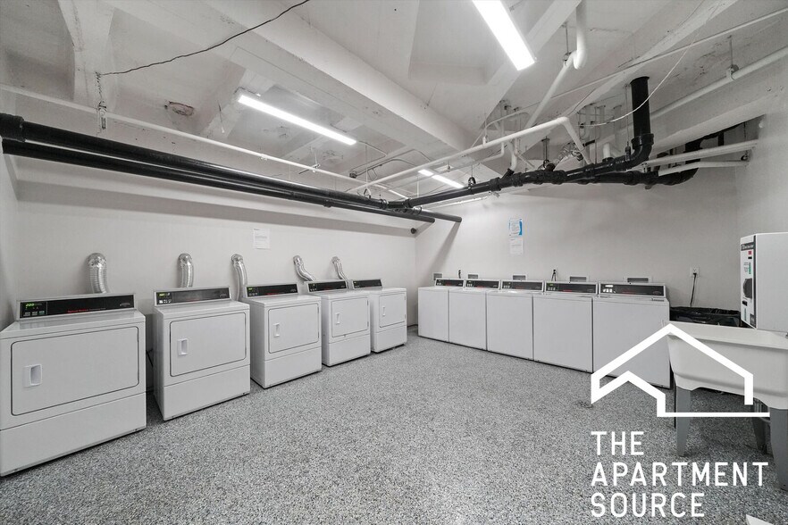 Building Photo - 2777 N Milwaukee Ave