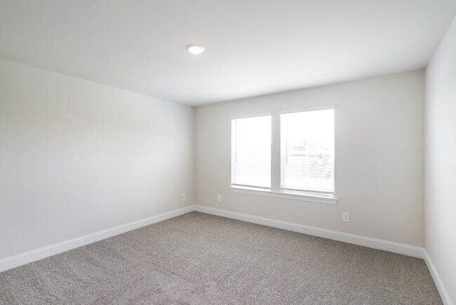 Master Bedroom - 221 River Rock Dr
