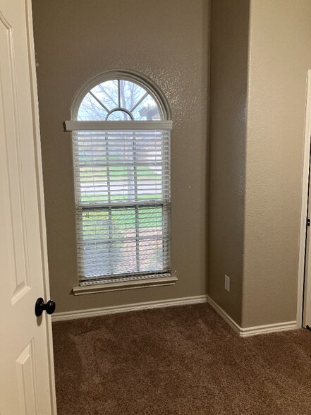 Building Photo - 2038 Rustling Oaks Dr