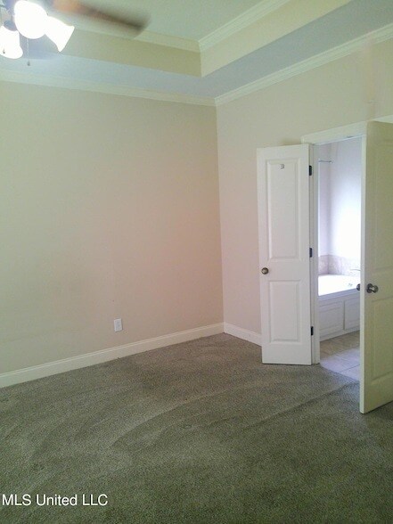 Building Photo - 141 Creekside Dr