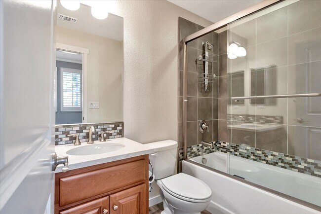 Building Photo - WOW! GREAT HOME! Mountain View!