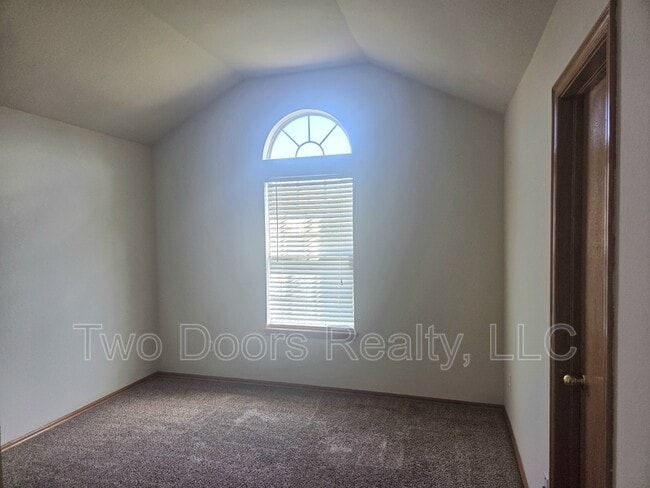 Building Photo - 5113 SE 80th St
