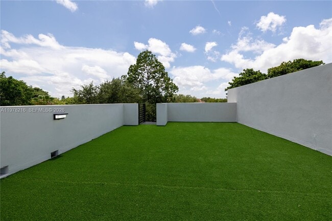 Building Photo - 8850 NE 8th Ct