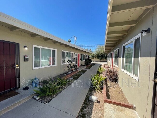 Building Photo - 1015 N Azusa Ave