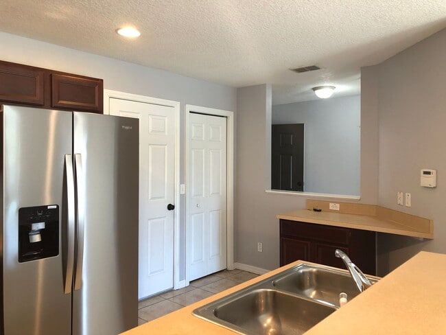 Building Photo - 13492 Applerose Ln