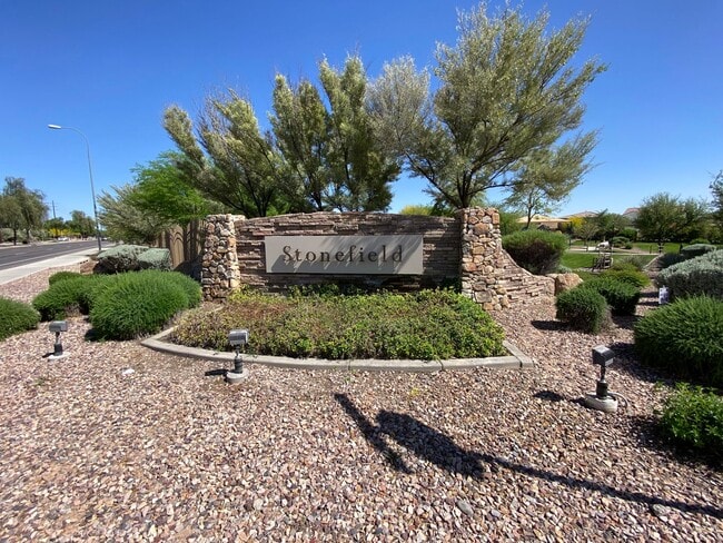 Building Photo - 2 Week Free Rent - Chandler Gem!