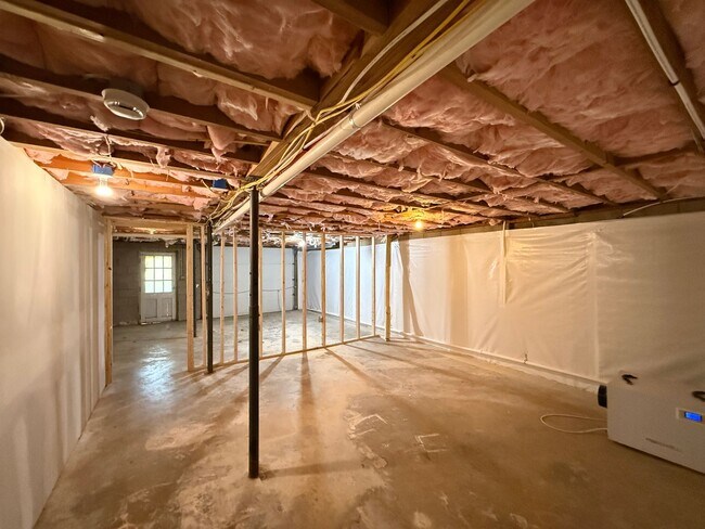 Building Photo - 1447 N Old Greensboro Rd