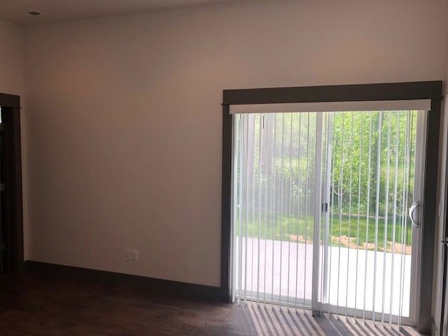Building Photo - Beautiful Four Corners Condo