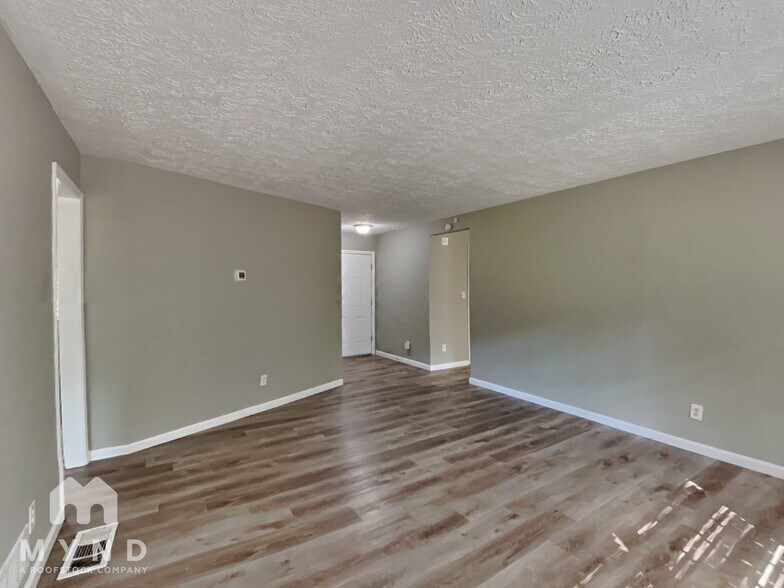 Building Photo - 370 Dot Dr