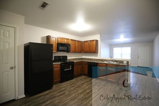 Building Photo - Move in special $900!! Beautiful 3 bed / 2 bath home with fenced back yard - Nettleton!!