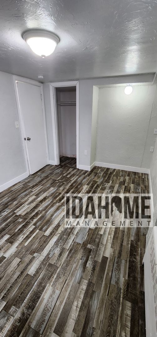 Building Photo - 626-628 W Custer St