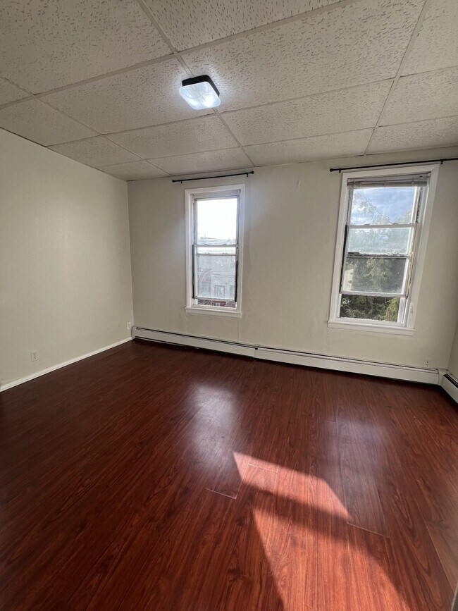Building Photo - 123 Collard St