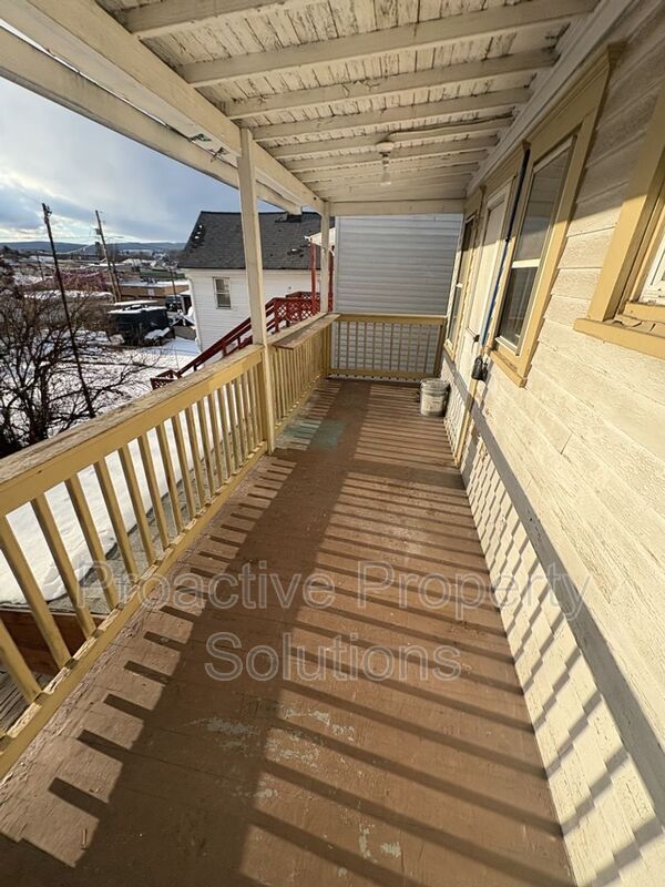 Building Photo - 532 Alder St