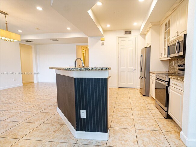 Building Photo - 8231 NW 127th Ln