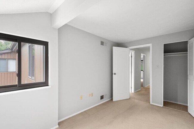 Building Photo - 214 Wedgewood Rd