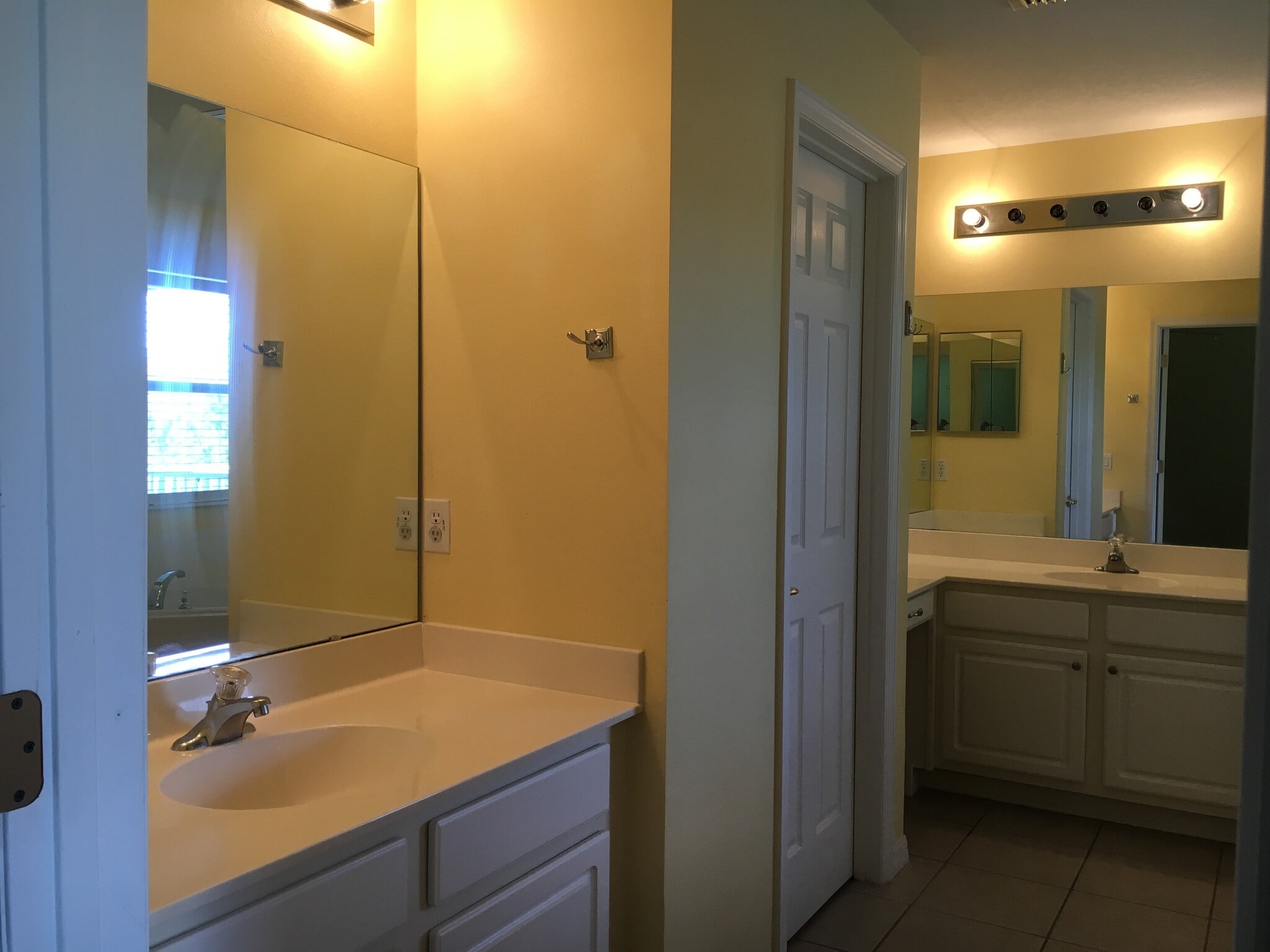 Building Photo - 9805 Portofino Dr